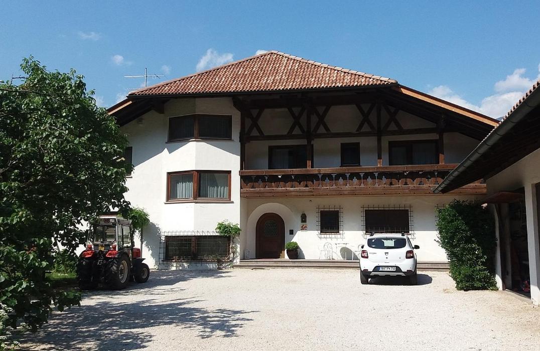 Mittelbergerhof Ferienwohnungen Vilpiano Bagian luar foto